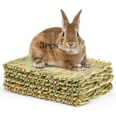 Le tapis d’herbe Sukh pour lapin, surface naturelle et confortable.