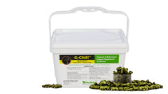 G-Chill de SynNutra Equine — bouteille en train d'être versée pour le dosage.