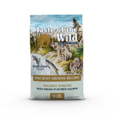 Taste of the Wild Ancient Stream saumon fumé et grains, énergie naturelle pour chiens.