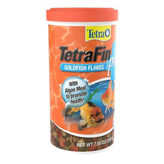 TetraFin Plus – flocons pour poissons rouges en gros plan, apport nutritionnel équilibré.