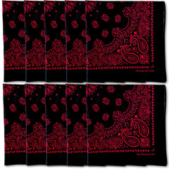 Bandanas noir et rouge The Peacock Crew – ensemble prêt pour un événement d'équipe.