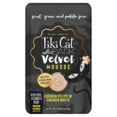 Tiki Cat After Dark Velvet Mousse poulet-bouillon, texture veloutée.