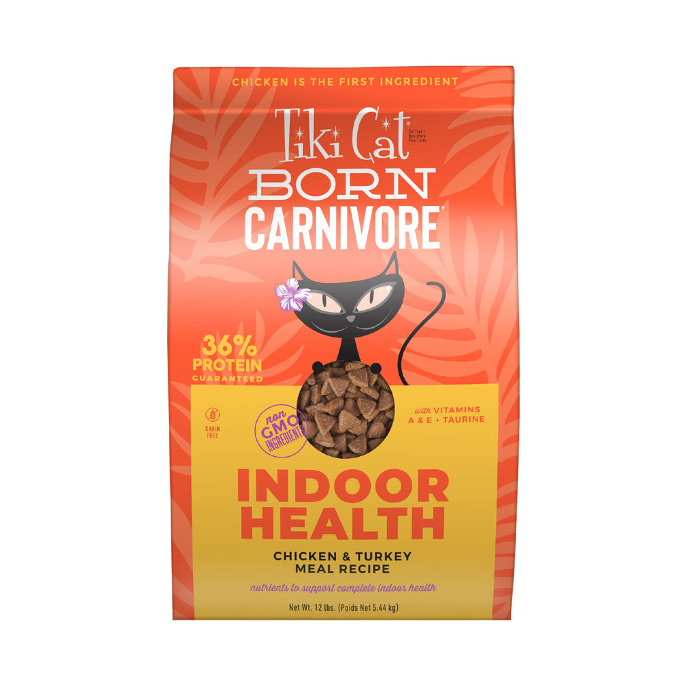 Tiki Cat Born Carnivore croquettes poulet et dinde, texture croustillante appréciée par les chats d'intérieur.