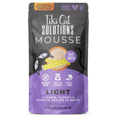 Mousse au poulet Tiki Cat Solutions Light, texture riche et légère.