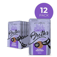 Broths Tiki Cat, versé sur croquettes pour hydratation et saveur.