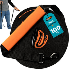 Total Pet Longe 100 Pieds utilisée pour le dressage et le rappel à distance.
