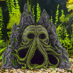 Toy Vault Cthulhu statue avec tentacules et yeux profonds, décor captivant.
