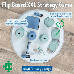 TRIXIE Flip Board XXL : chien en action levant les pièces pour gagner des friandises.