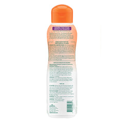 Mousse généreuse TropiClean pour un lavage doux chez le chat.