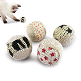 Balles TTcat en canvas avec son intérieur, stimulant l’attention du chat.