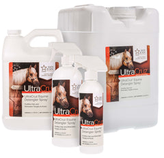 UltraCruz spray démêlant cheval appli sur la crinière pour faciliter le brossage.
