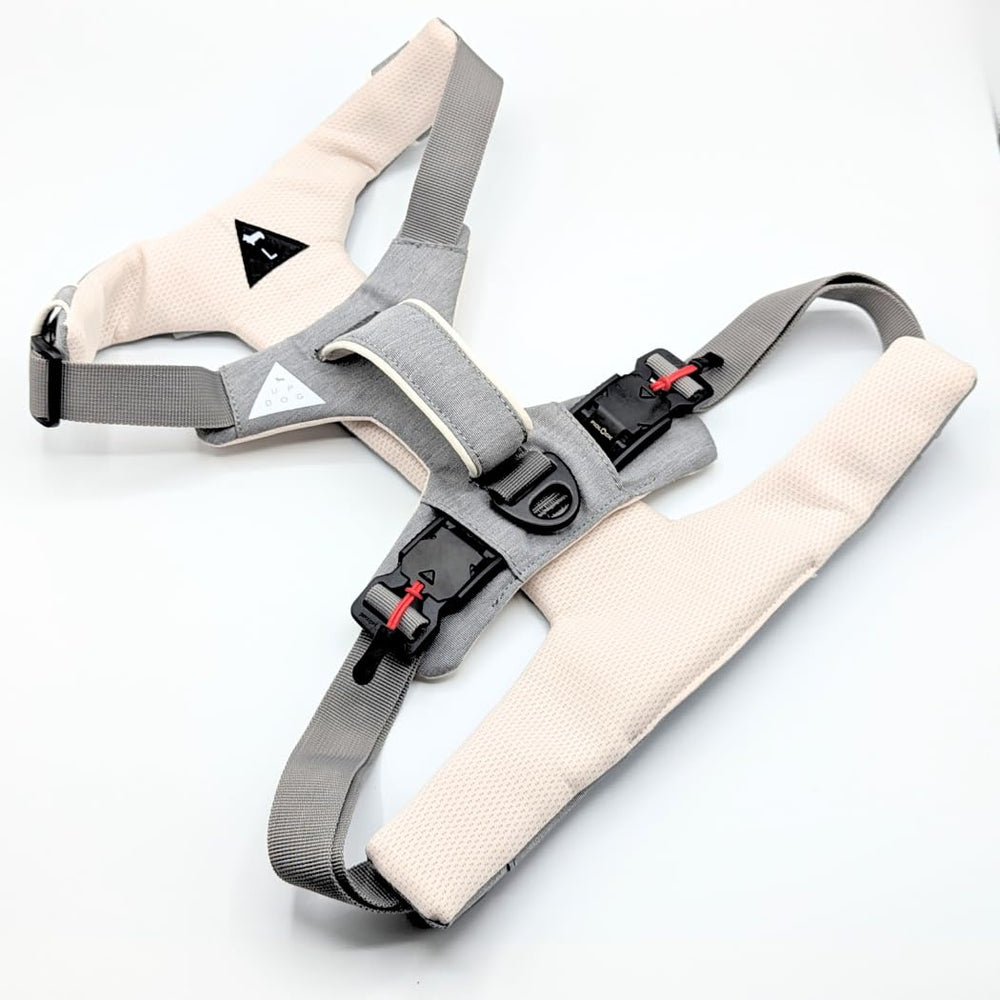 Up Dog Toys Harnais sans traction avec boucle magnétique, enfilage facile lors des balades.