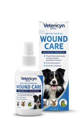 Spray Vetericyn Plus appliqué sur une plaie canine, nettoyage sûr et apaisant.