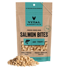 Vital Essentials: morceaux saumon lyophilisés, collation protéinée pour chien.