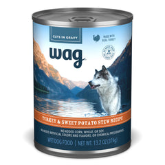 Pâtée Wag Stew à la dinde et patate douce dans une boîte, prête à servir.