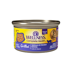 Wellness chat grille saumon-poulet: repas humide au goût grillé.