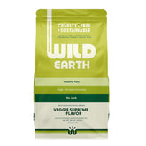 Wild Earth Performance croquettes – portion sur assiette, soutien nutritionnel pour chiens actifs.