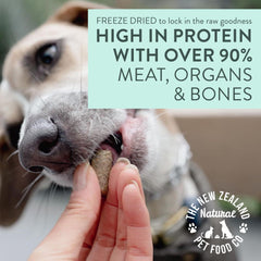 Ingrédients naturels WOOF chèvre sauvage; superaliments inclus pour l’énergie.