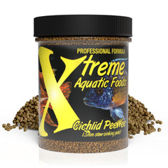 Pellets Peewee de Xtreme Aquatic Foods, gros plan montrant leur texture adaptée aux cichlides.