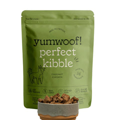 Emballage Yumwoof Perfect Kibble: présentation pratique et sans OGM, nutriments préservés.