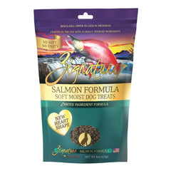 Friandises Zignature saumon pour chien, sac ouvert, texture tendre et appétissante