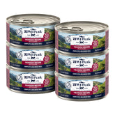 Chat près d une conserve ZIWI Peak Venaison ouverte, texture pâté appétissante.
