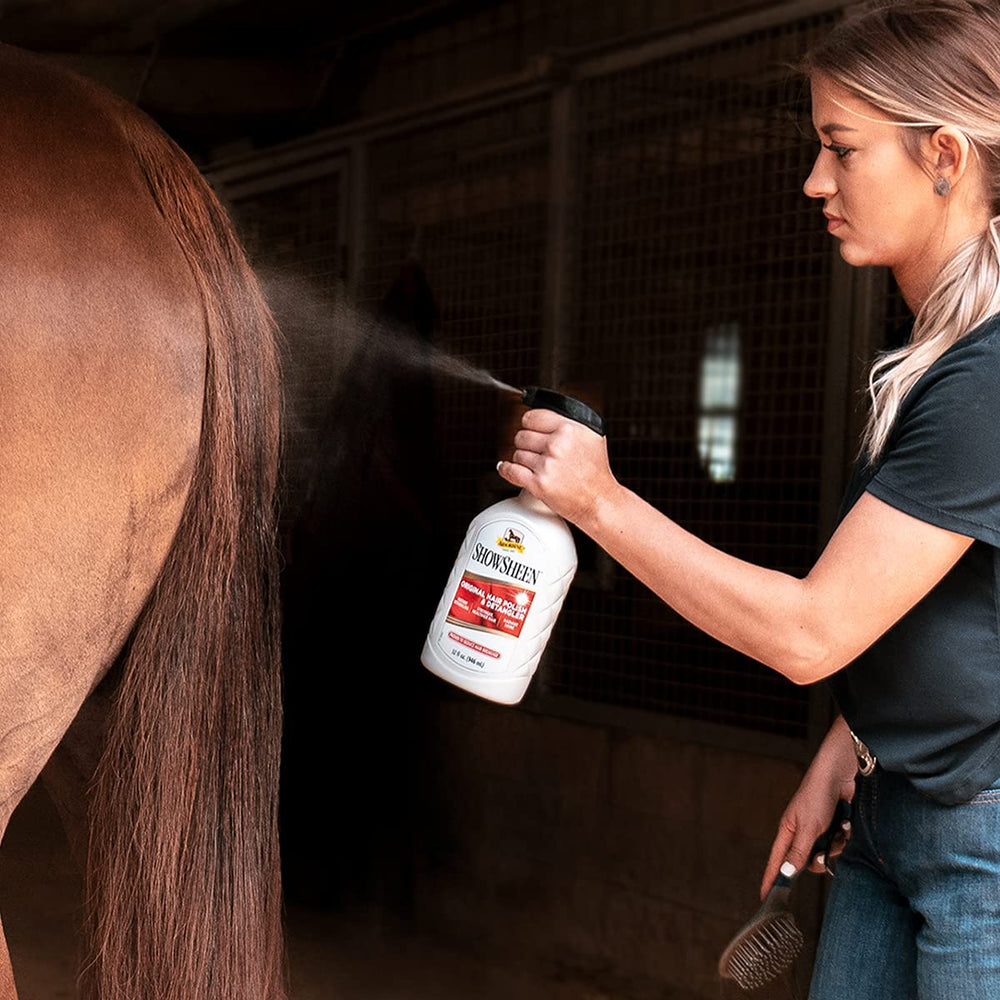 Absorbine ShowSheen provitamines nourrissantes pour crinières et queues.