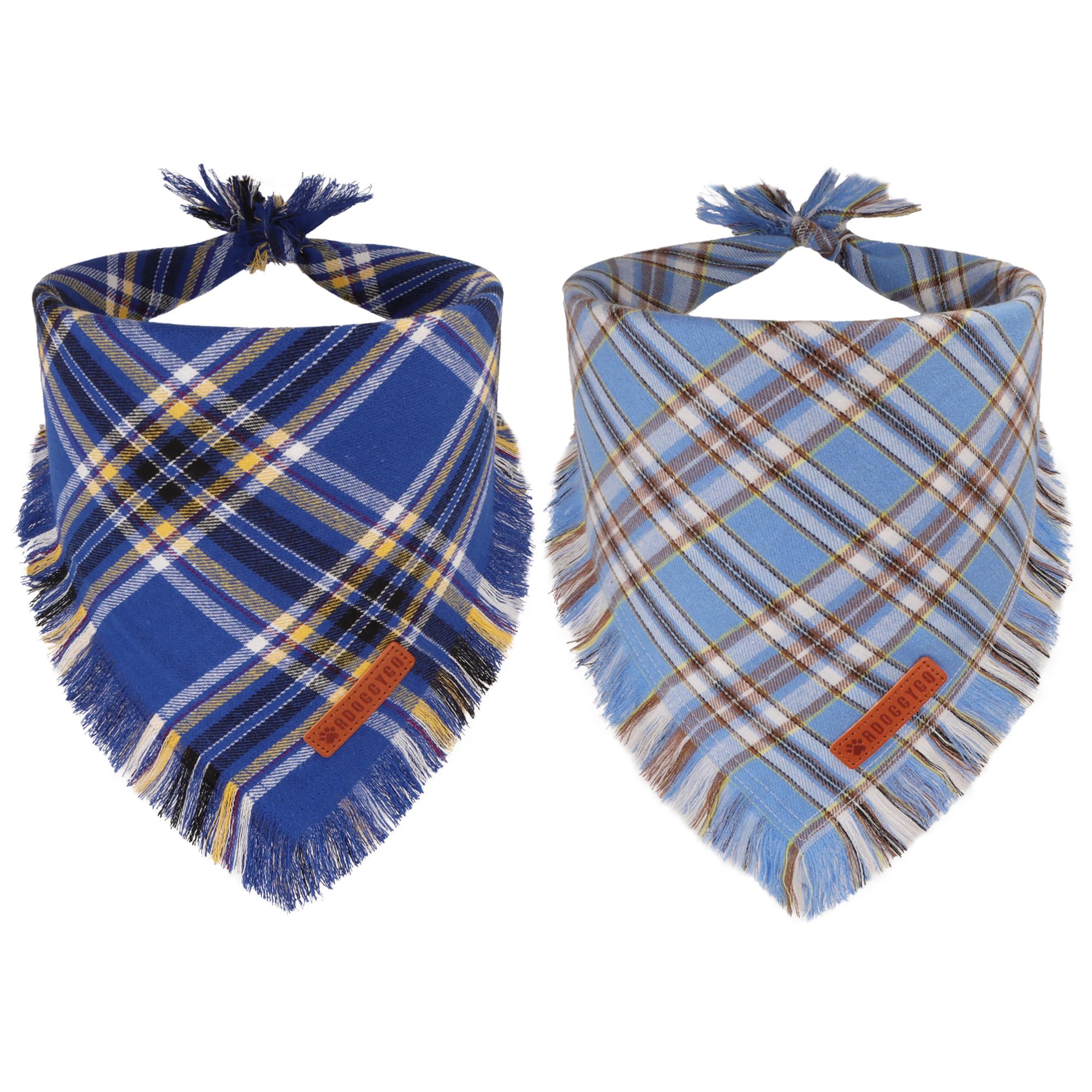 Bandana ADOGGYGO bleu carreaux franges porté par chien pour un look chic.