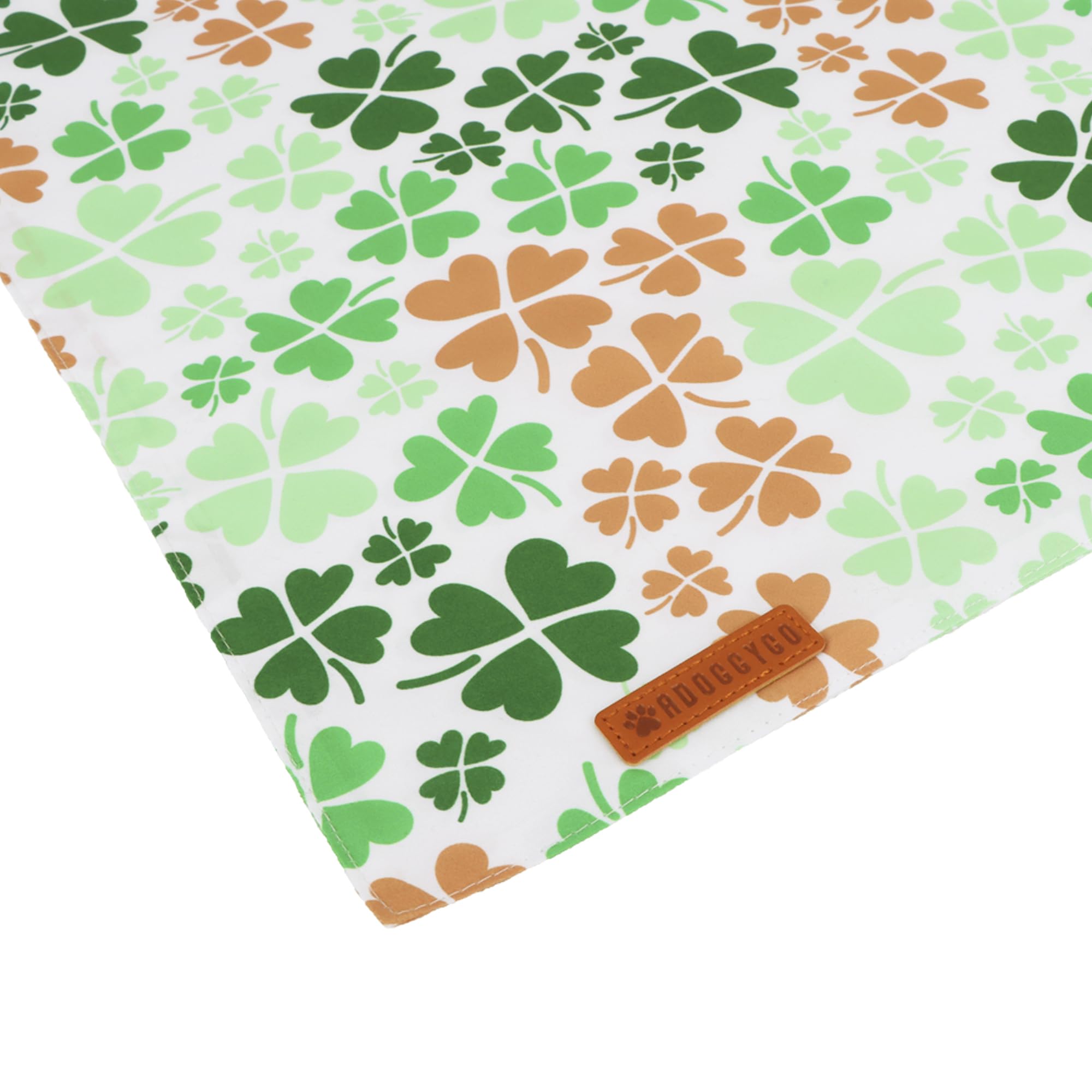 Lot de deux bandanas ADOGGYGO pour chien, pratique et prêt à l'utilisation.