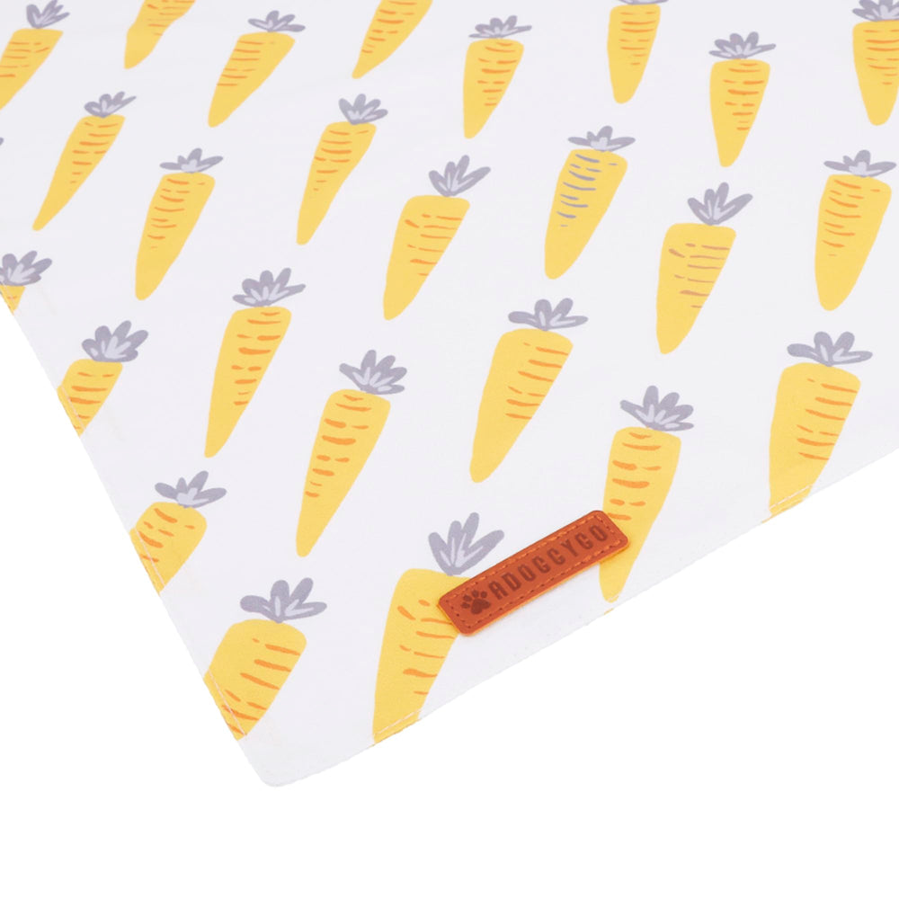 Bandana ADOGGYGO blanc pour chien, élégant et prêt pour les photos