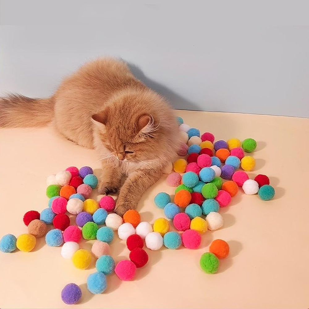 AIERSA balles-pom-pom-chat-interaction, favorise des sessions de jeu actives.