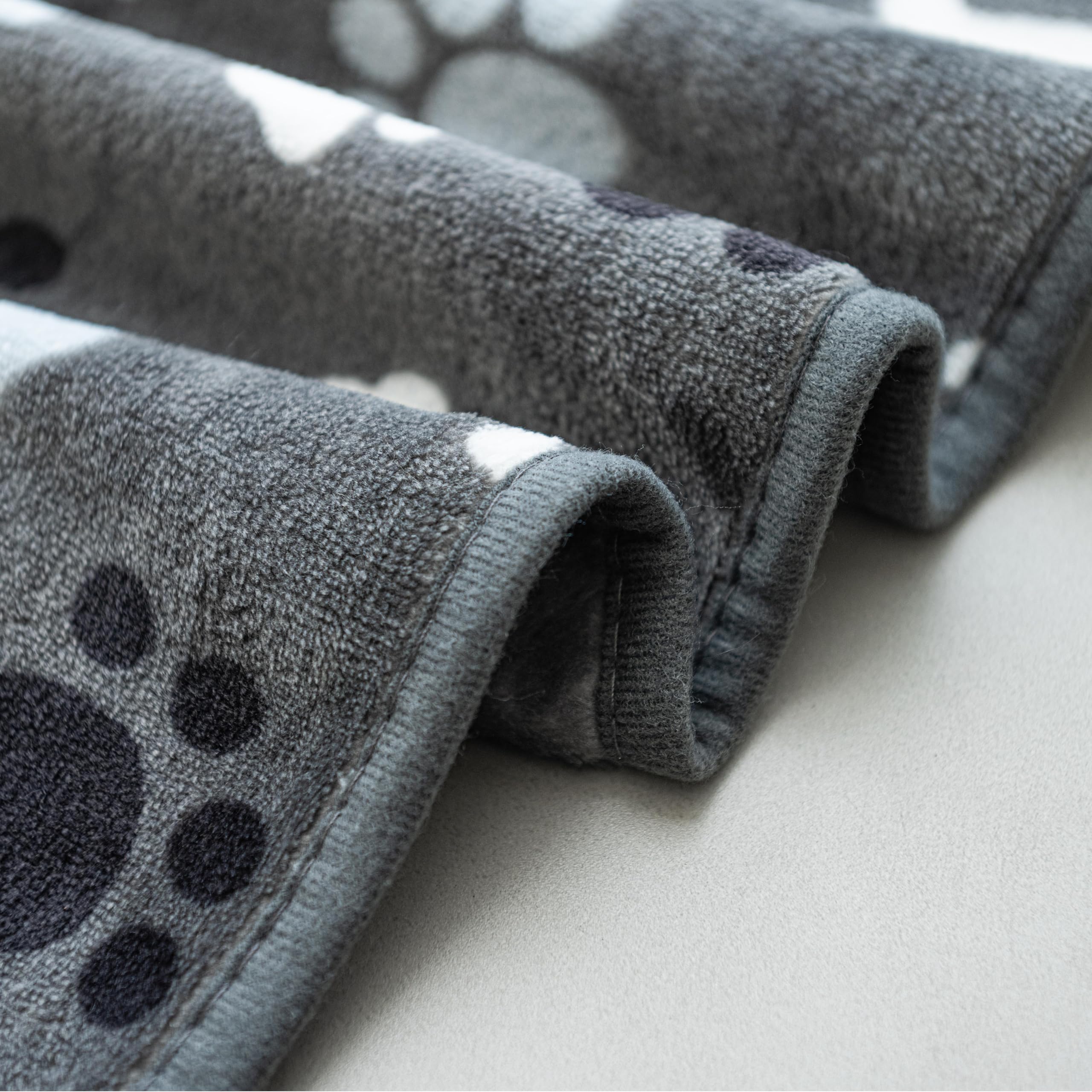 AIWEK couverture chien résistante à l'urine – hygiène facilitée pour tapis et meubles.