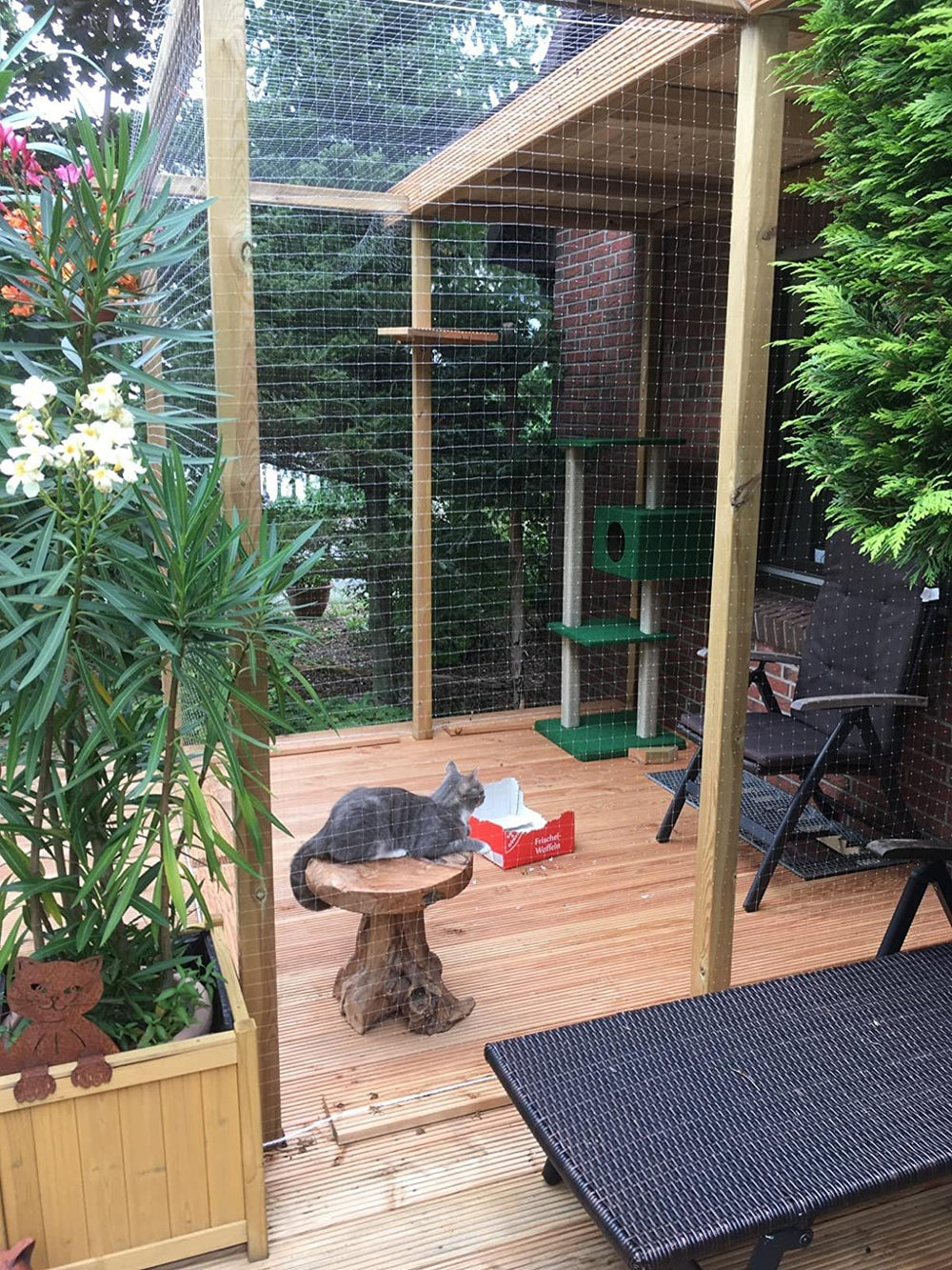 AIYGO utilisation-balcon-terrasse crée un espace extérieur sûr pour les chats.