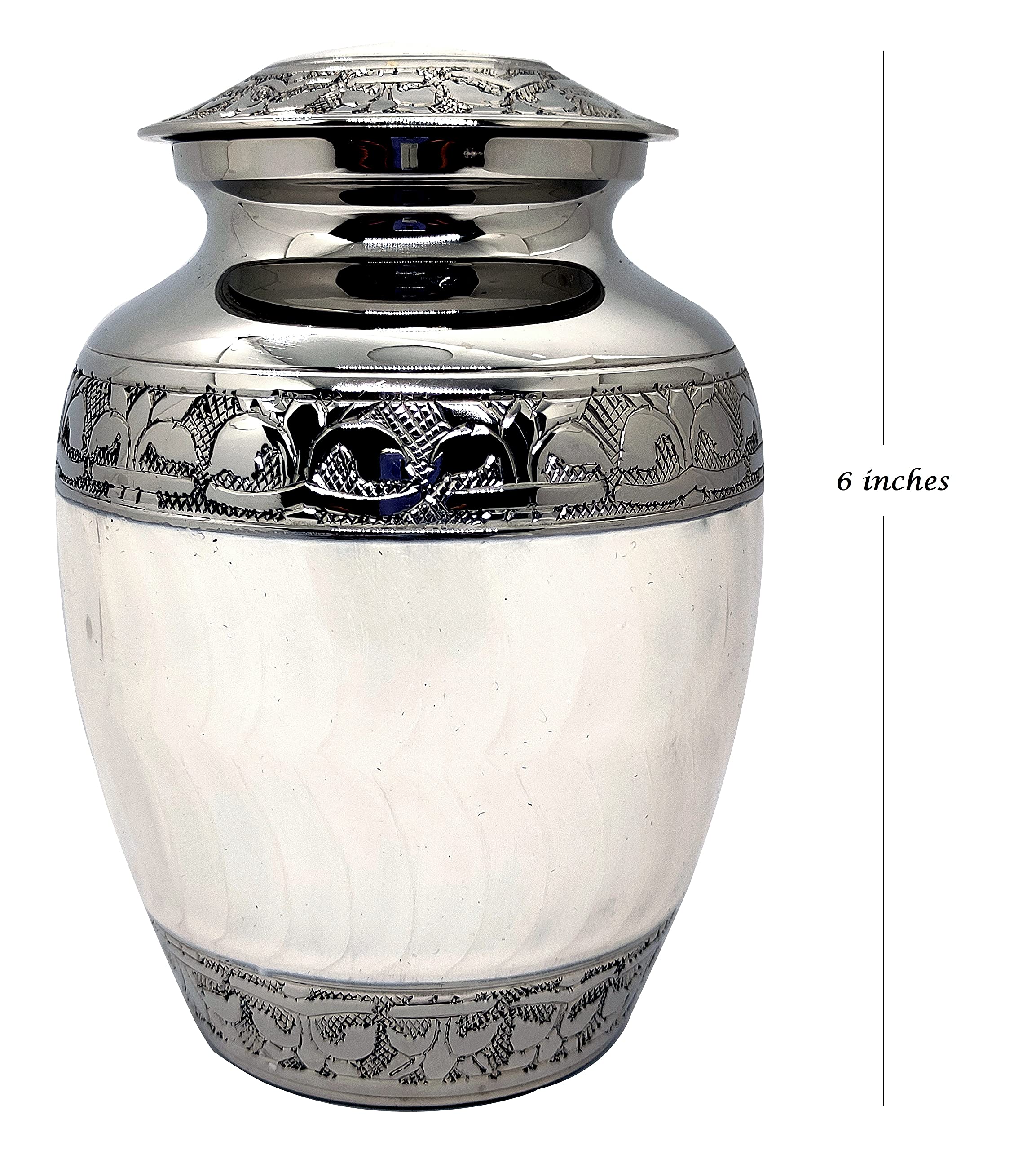 Capacité 650 ml pour l’urne Akanksha Arts en laiton blanc.
