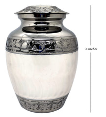 Capacité 650 ml pour l’urne Akanksha Arts en laiton blanc.