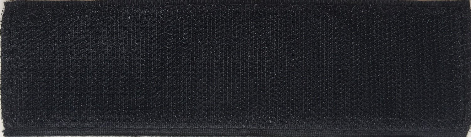 Patch Albcorp réfléchissant avec attache crochet pour fixation sécurisée sur veste.