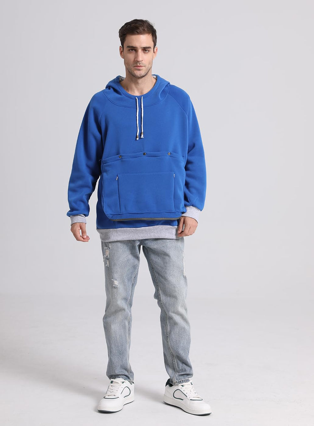 ALYC Hoodie: détails de couture pour durabilité et style.