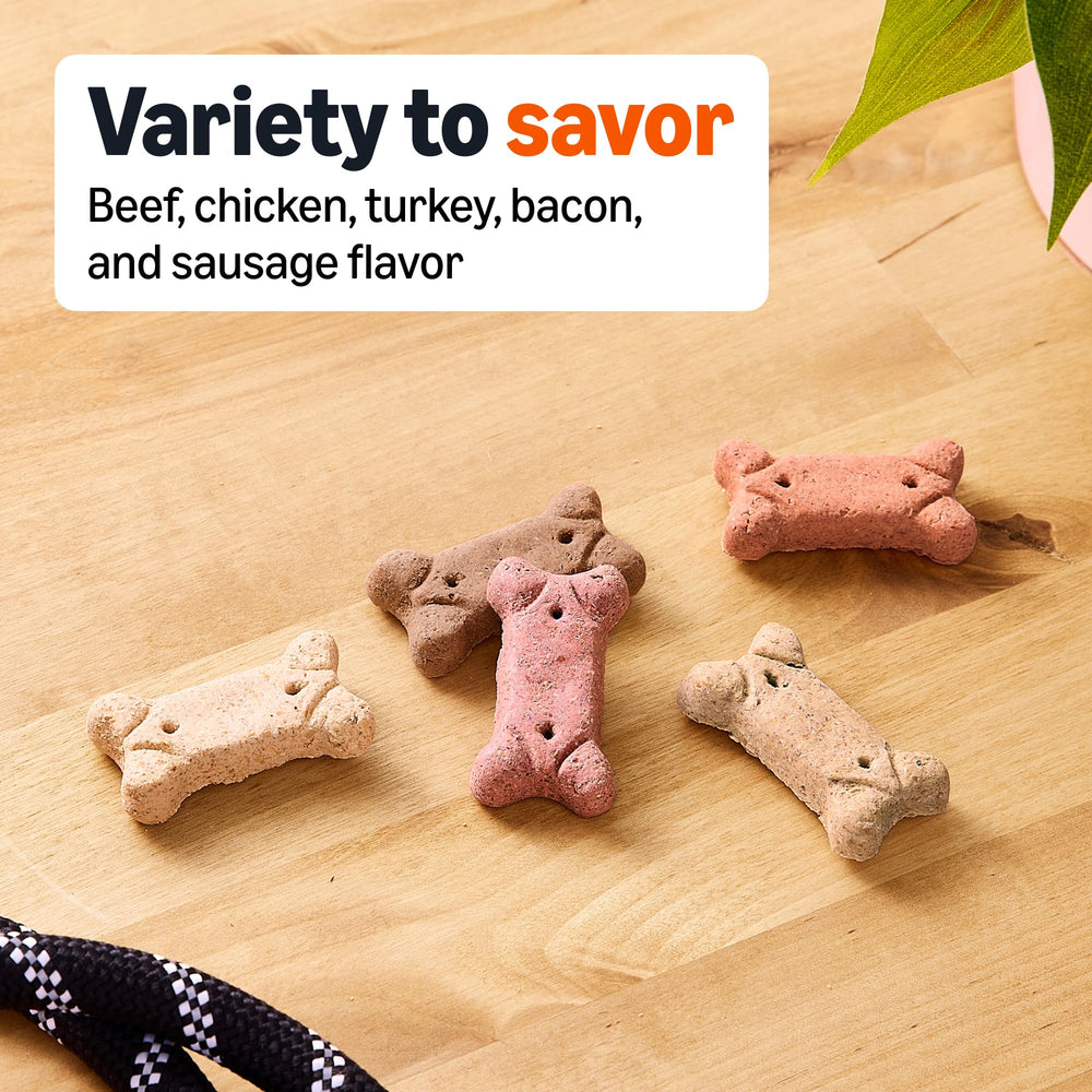 Gros plan sur biscuits croquants pour chien de Amazon Basics