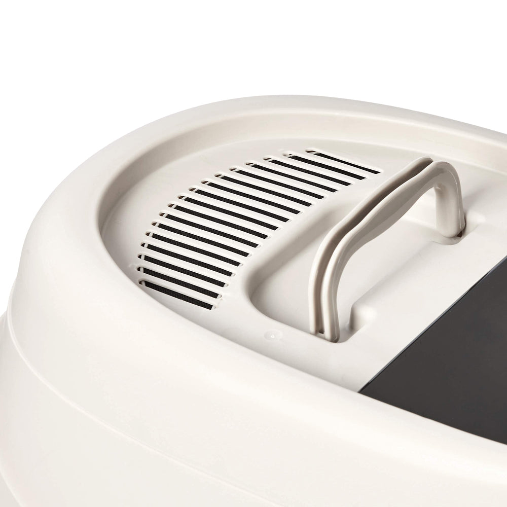 Boîte-litière Amazon Basics avec poignée pour retirer le couvercle et nettoyer.