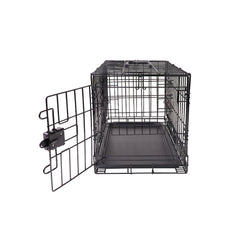 Caisse Amazon Basics en métal avec poignée supérieure pour transport pratique.