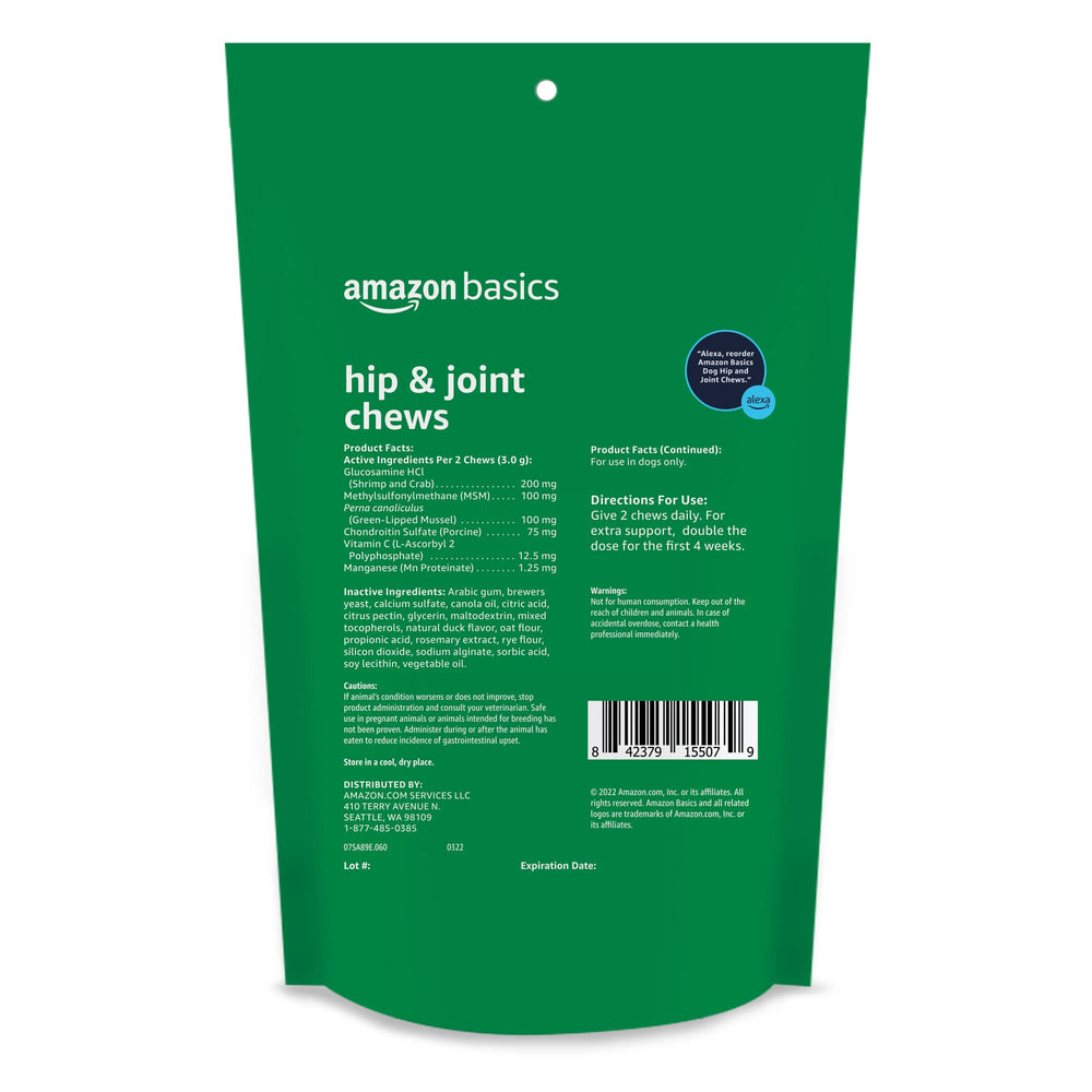 Gros plan sur bouchées Amazon Basics pour chien, texture facile à administrer.