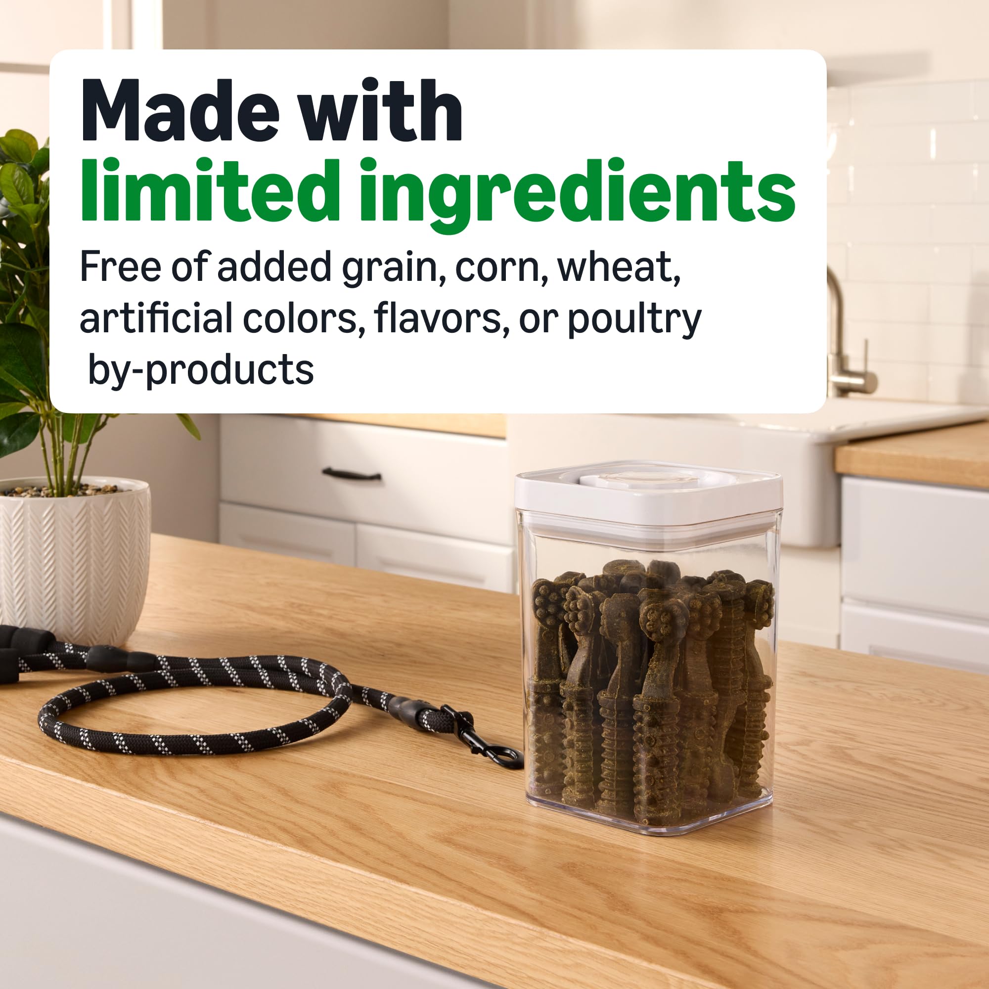 Friandises dentaires Amazon Basics sans OGM et sans céréales.