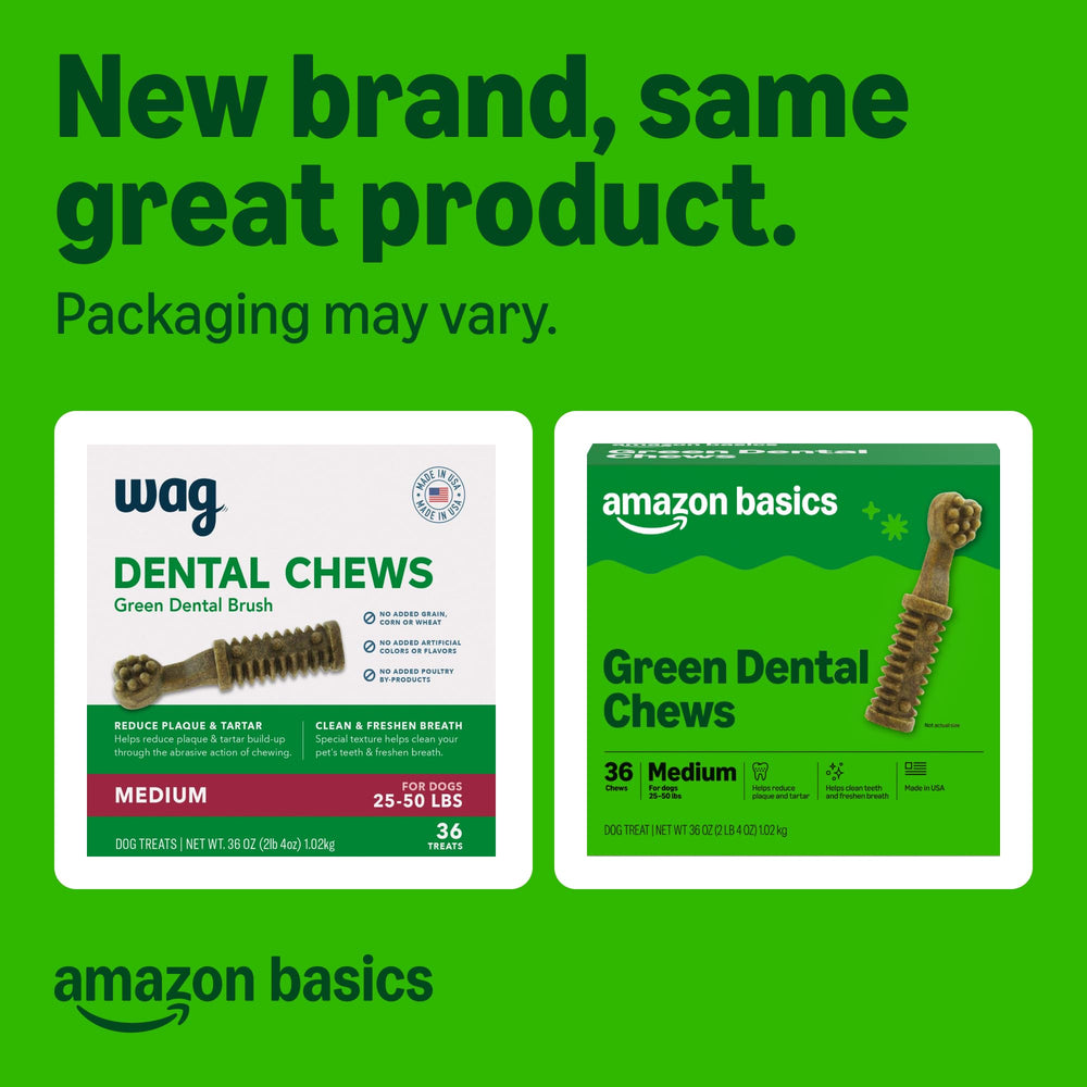 Chien moyen mordillant une friandise dentaire Amazon Basics