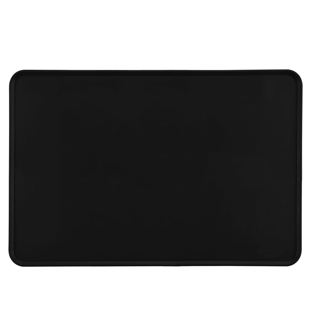 Amazon Basics tapis en silicone imperméable protège le sol des éclaboussures.