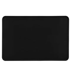 Amazon Basics tapis en silicone imperméable protège le sol des éclaboussures.