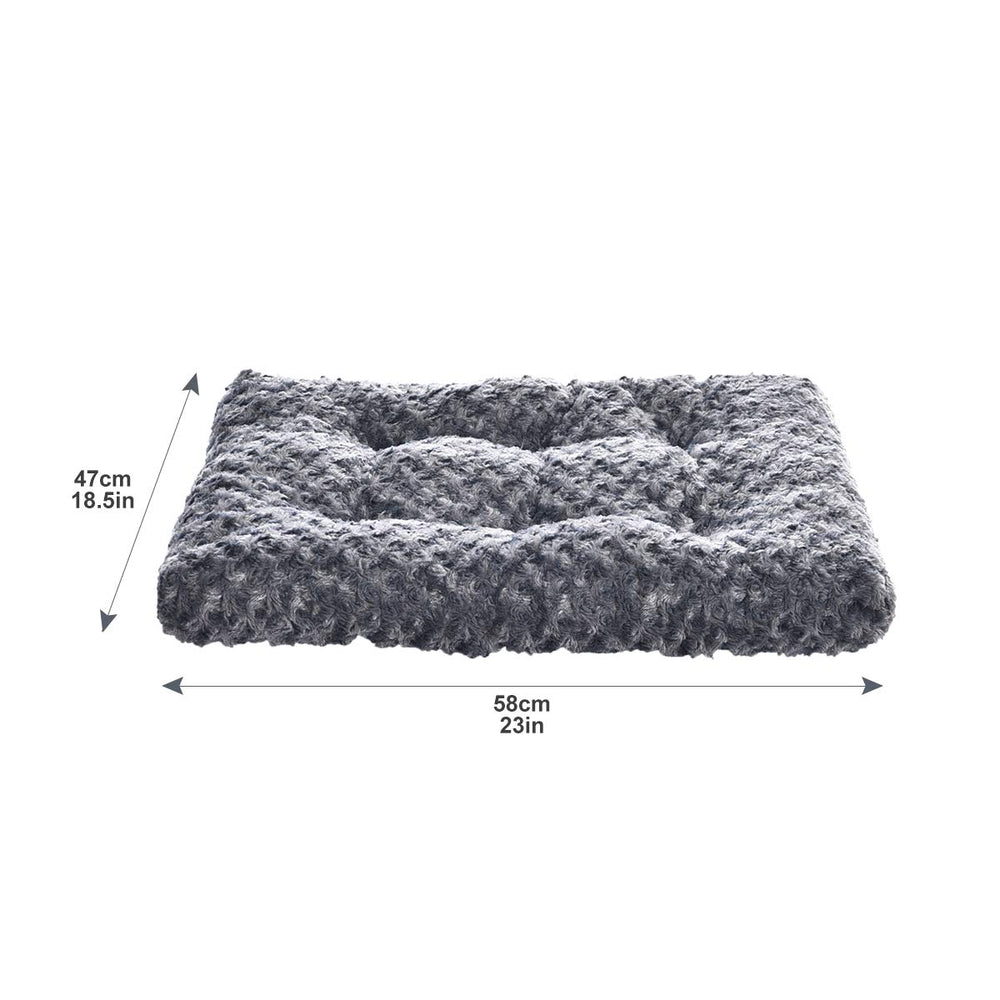 Tapis gris neutre, discret pour intérieur.