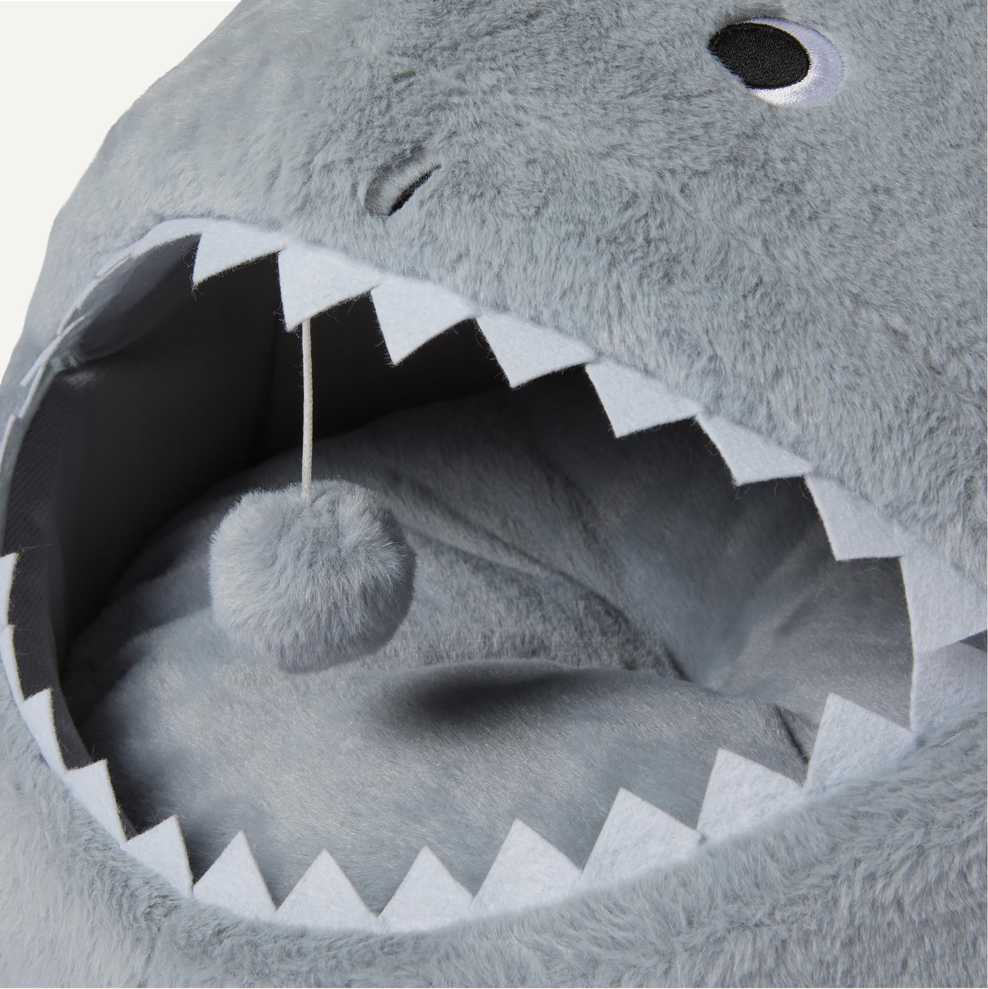Amazon Basics Nid-chat forme-requin, oreiller amovible, nettoyage facilité.