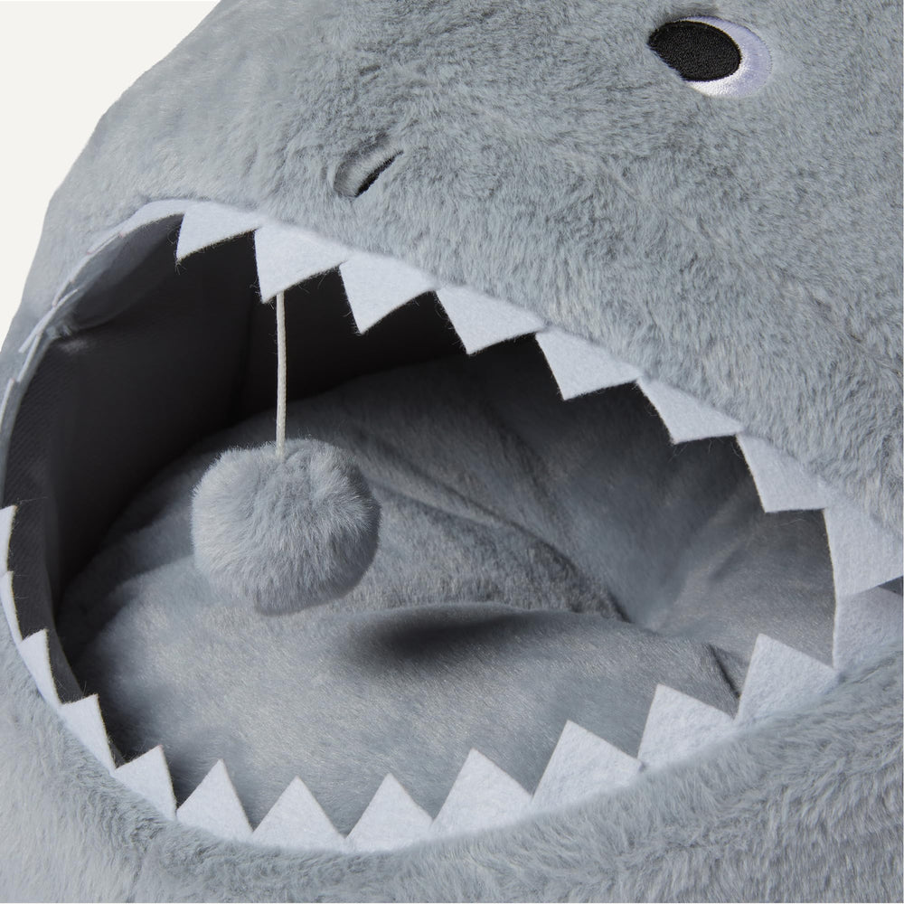 Amazon Basics Nid-chat forme-requin, oreiller amovible, nettoyage facilité.