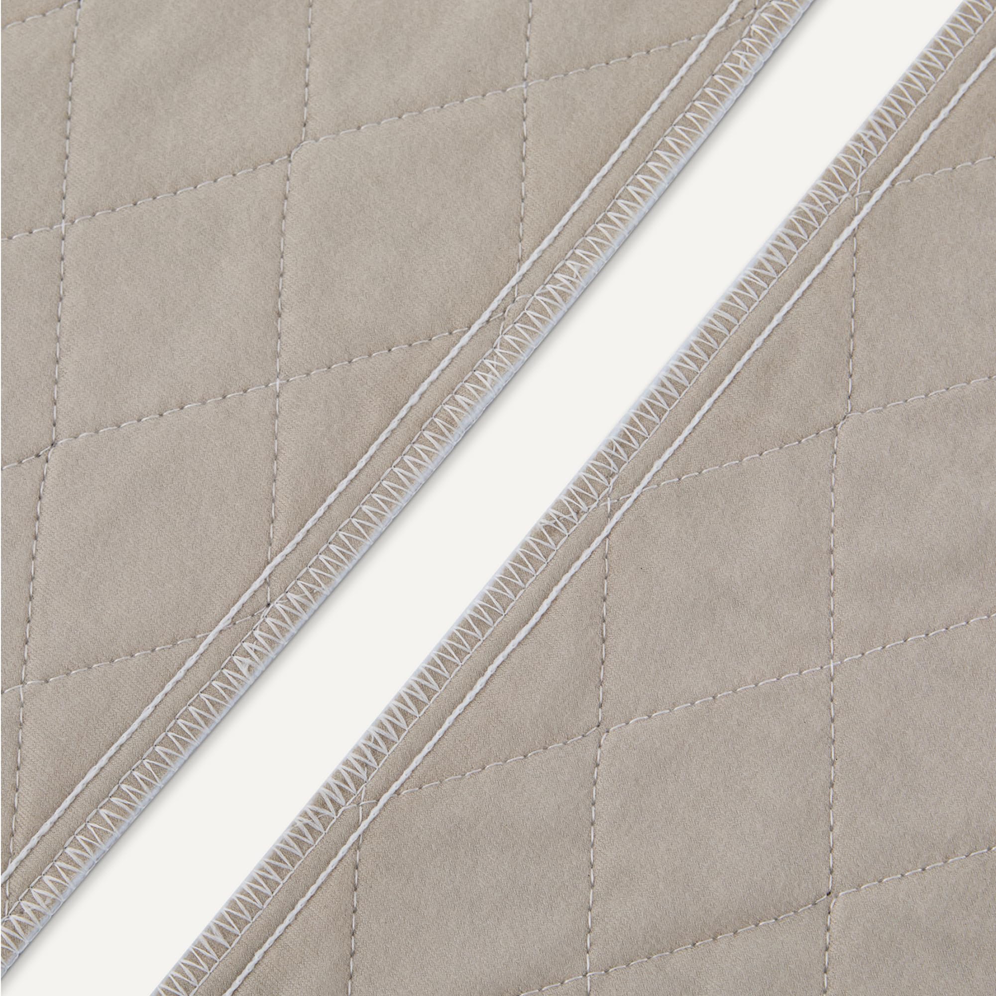 Utilisations polyvalentes: maison cage ou trajet avec Amazon Basics Tapis hygiène.