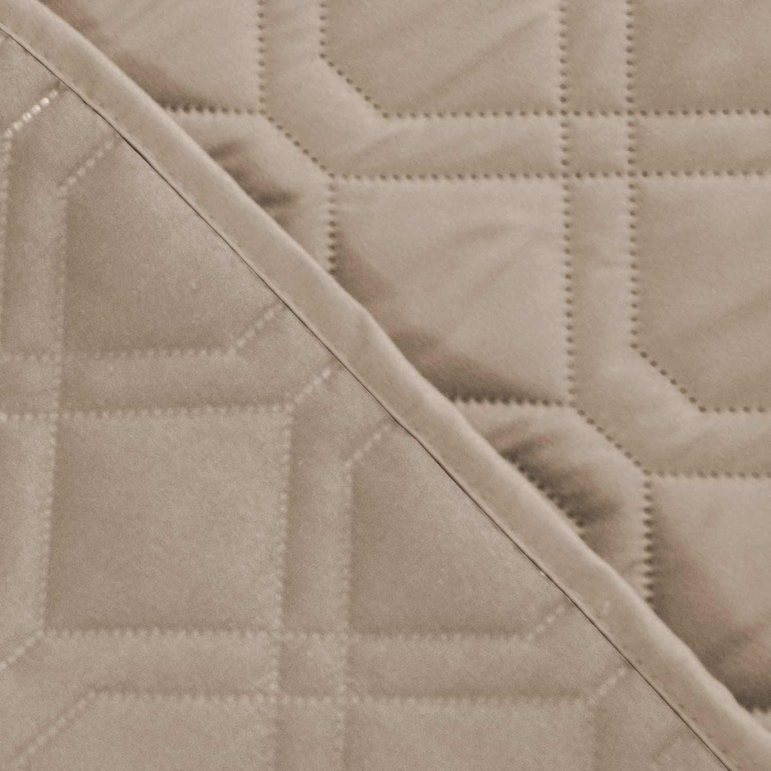 Ameritex Couverture Impermeable Confort Chien Utilisation: offre douceur et chaleur pendant les siestes.